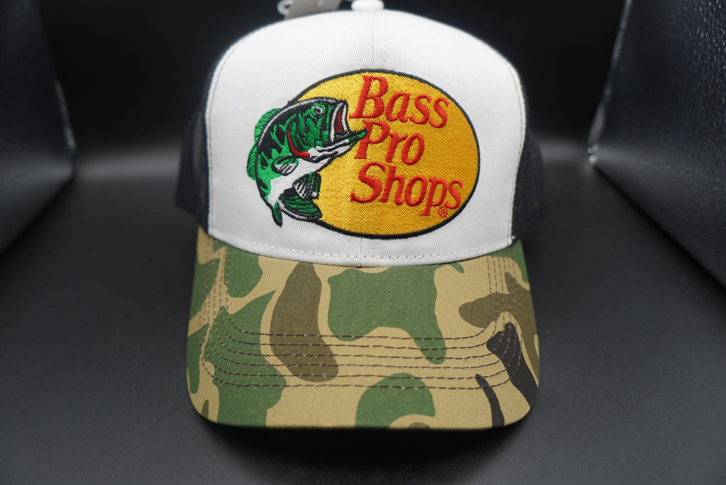 Bass Pro Shops Leaping Bass Logo Cap - White/Black/Woodland Camo(刺繍ロゴ)