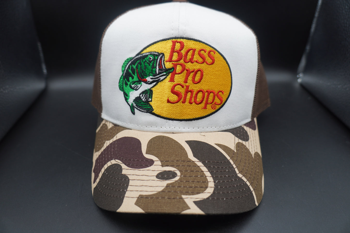 New!Bass Pro Shops Leaping Bass Logo Cap - White/Brown Duck(刺繍ロゴ)