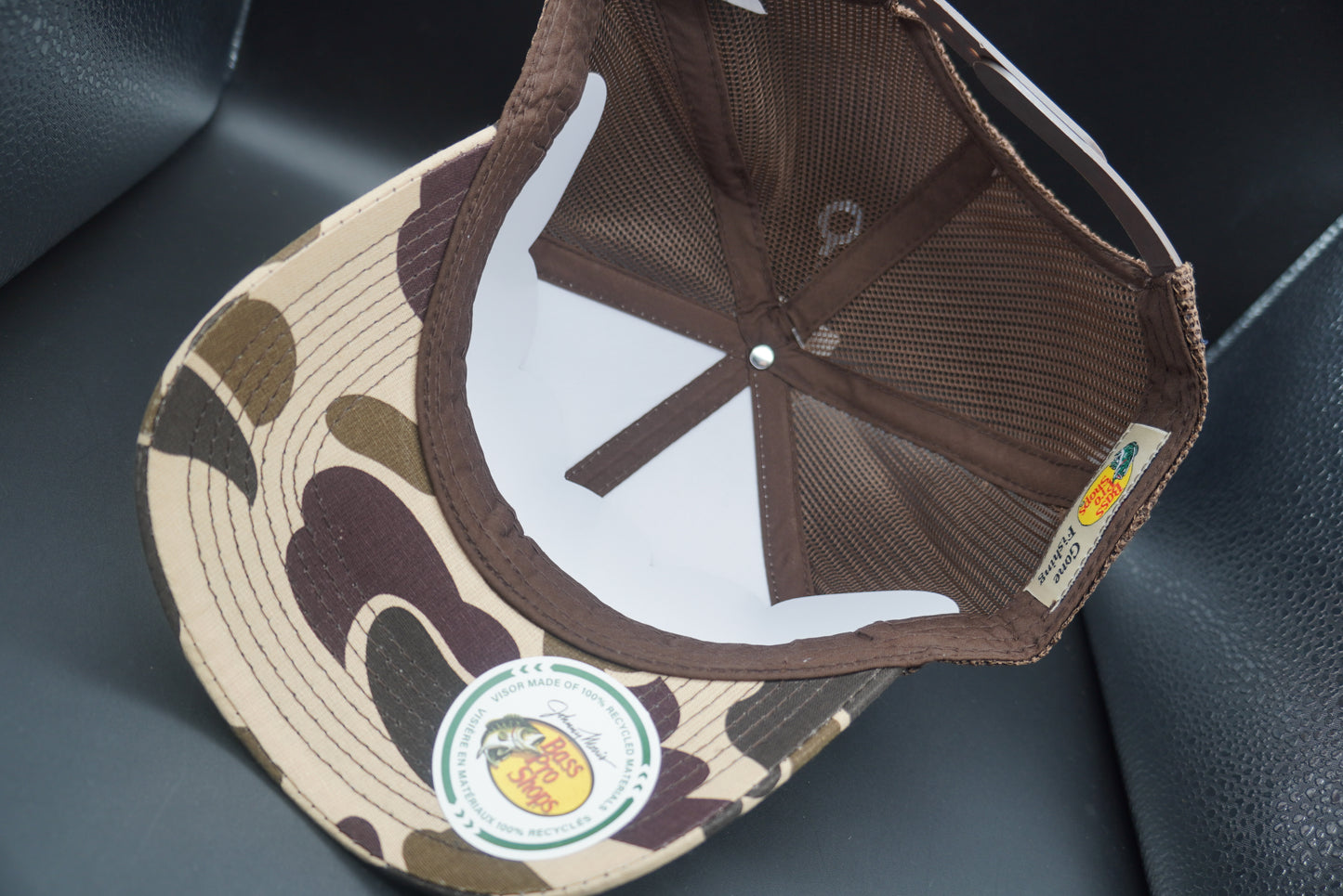 New!Bass Pro Shops Leaping Bass Logo Cap - White/Brown Duck(刺繍ロゴ)