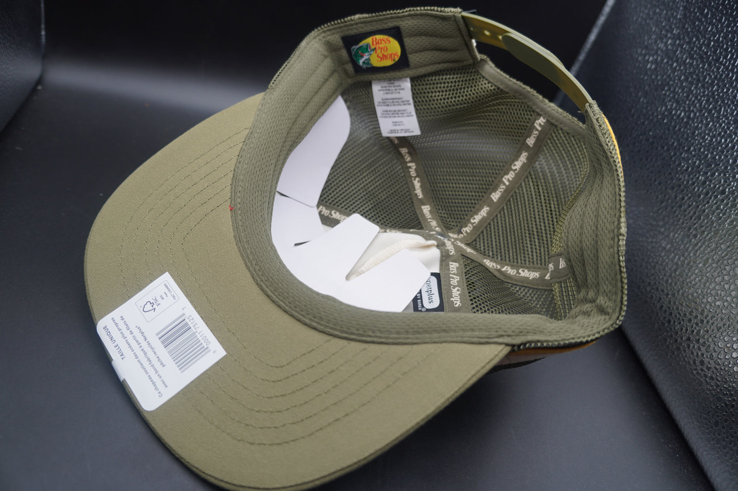Bass Pro Shops Fishing Rod Flag Mesh-Back Snapback Cap - Black (Embroidered Logo)